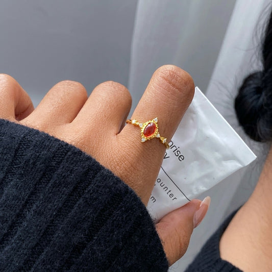 Anillo Vintage con Piedra Roja Ovalada