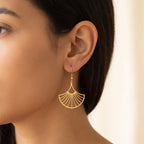 Aretes Abanico dorados puestos