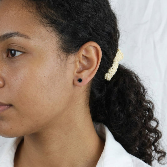 Aretes Círculo con Esmalte Negro