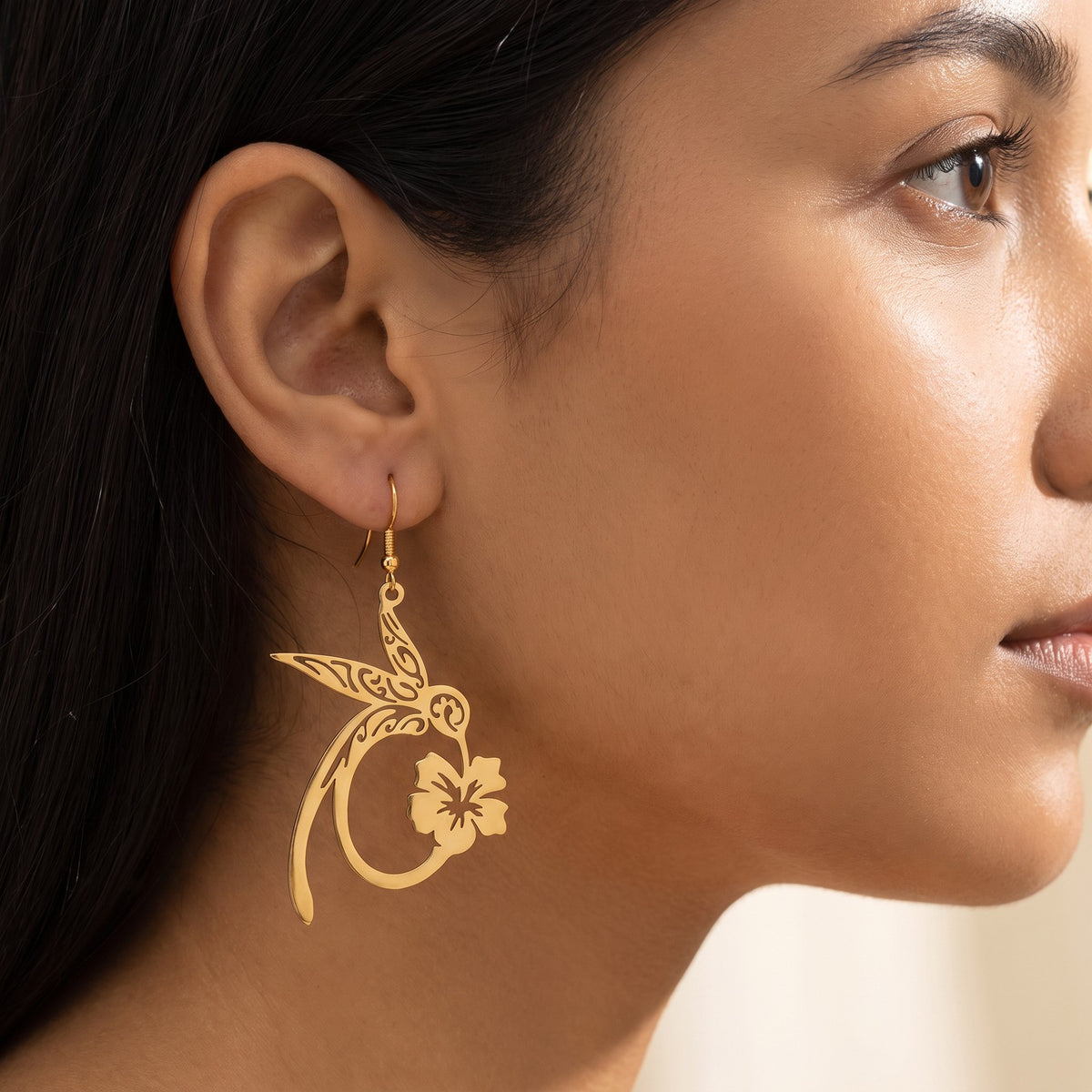 Aretes Colibrí dorados puestos