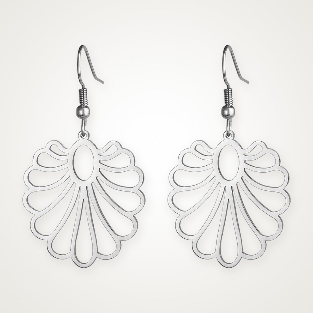 Aretes Concha calada plateados