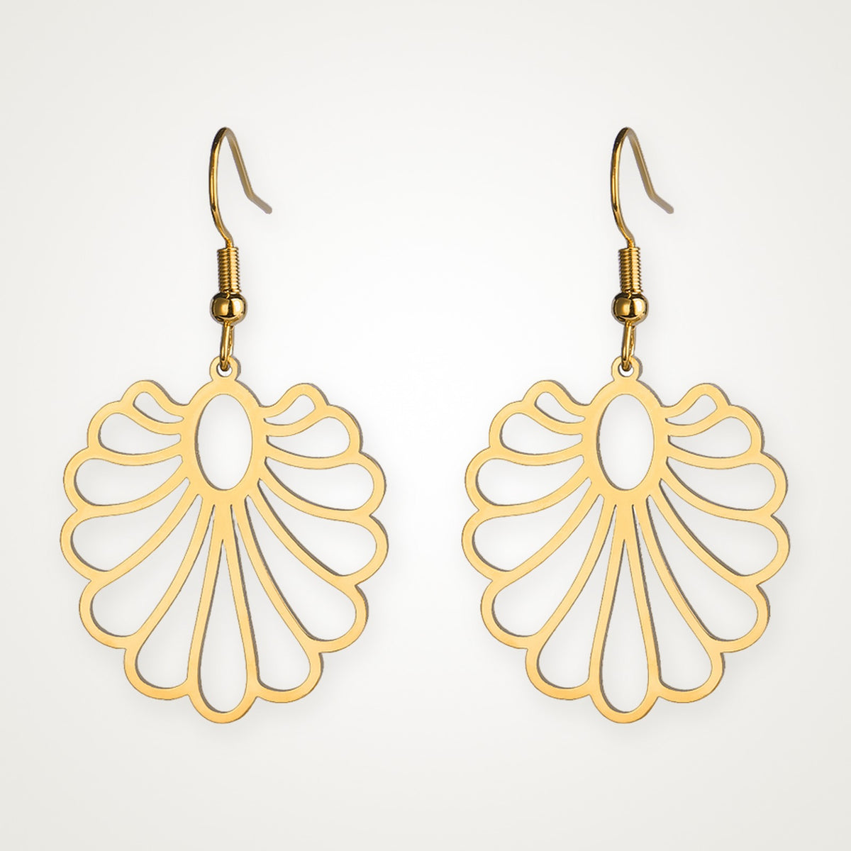 Aretes Concha calada dorados