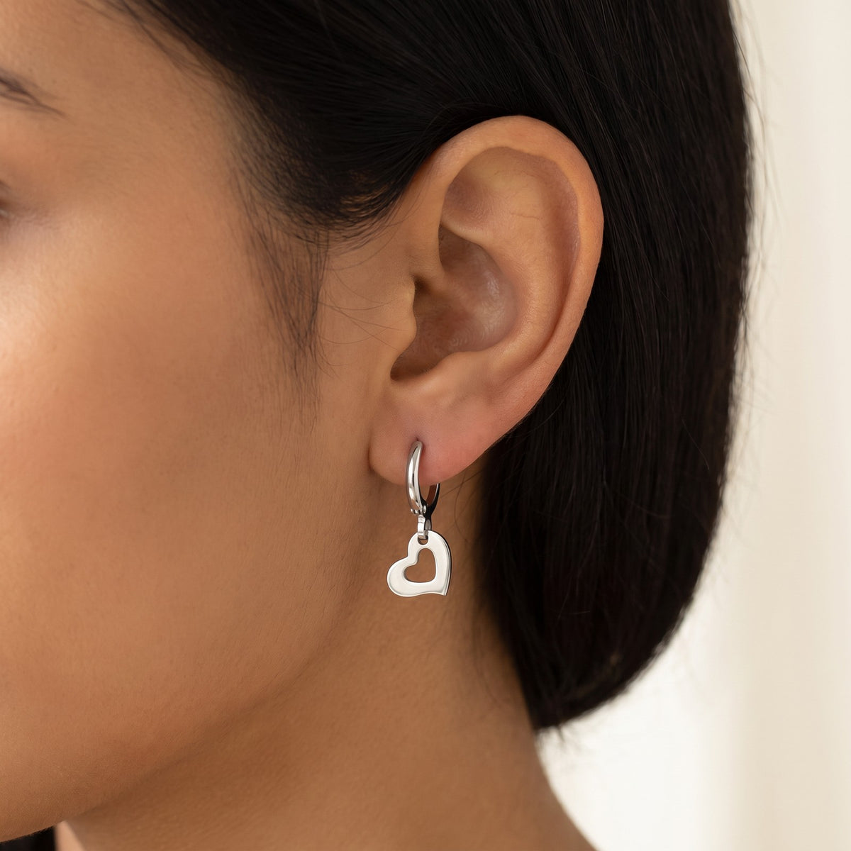 Aretes Corazón abierto plateados puestos