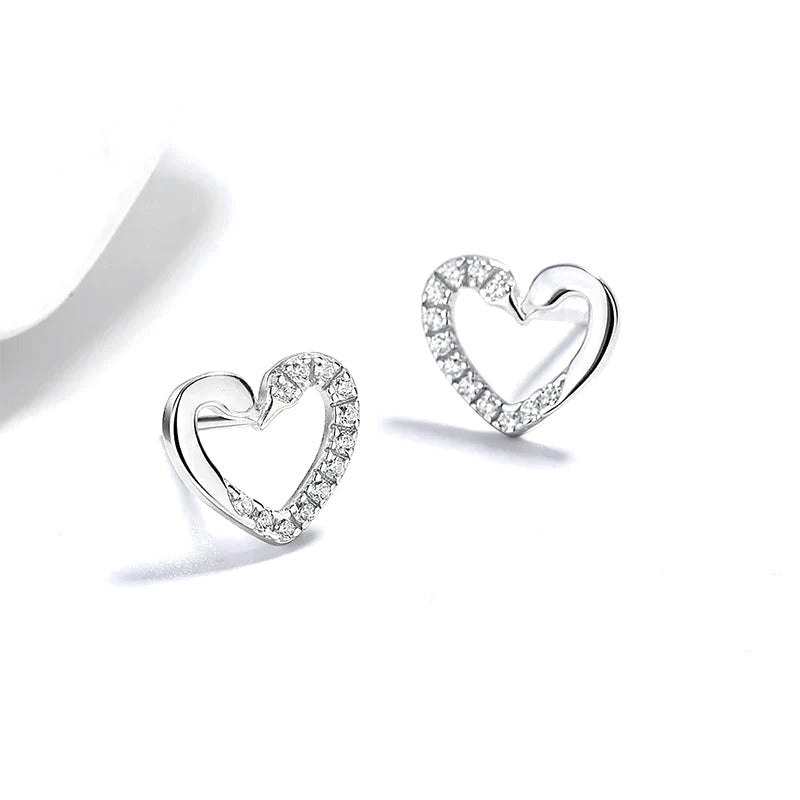 Aretes Corazón Calado con Pavé de Zirconias