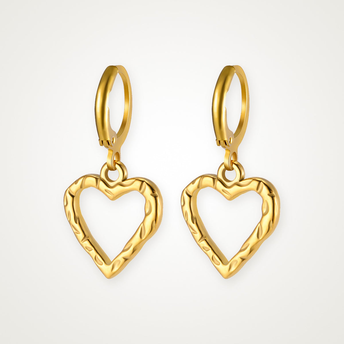 Aretes Corazón calado dorados