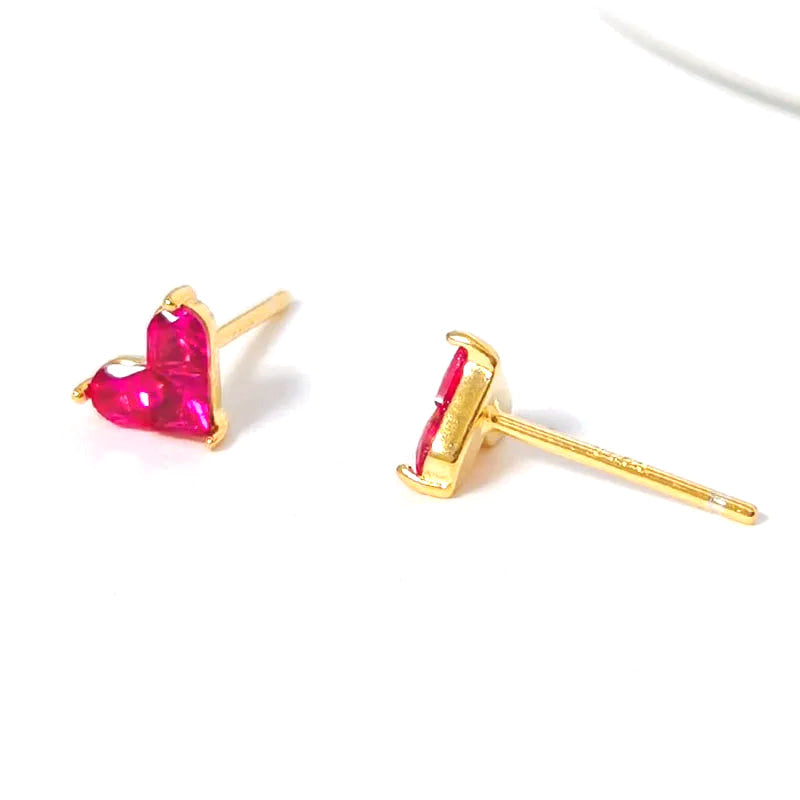 Aretes Corazón Dorado con Zirconia Roja
