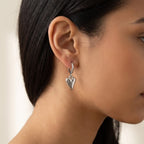 Aretes Corazón plateados puestos