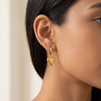 Aretes Corazón dorados puestos