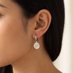 Aretes Espiral plateados puestos