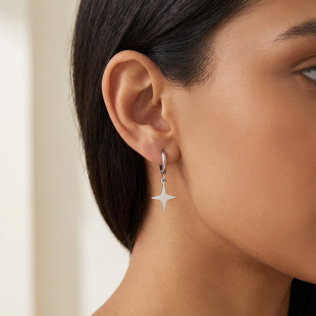 Aretes Estrella plateados puestos