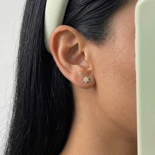 Aretes Flor de Botón con Zirconias