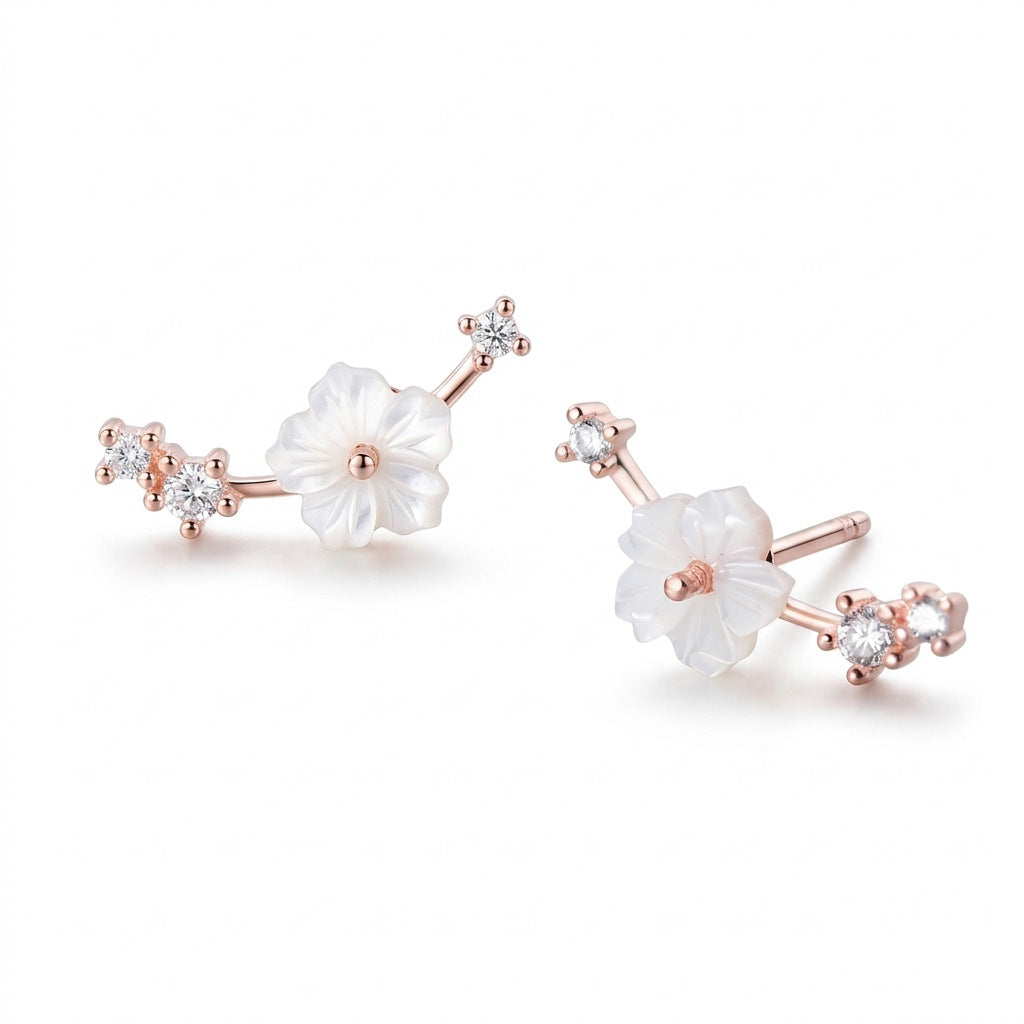Aretes Flor de Concha con Zirconias