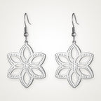Aretes Flor de seis pétalos plateados