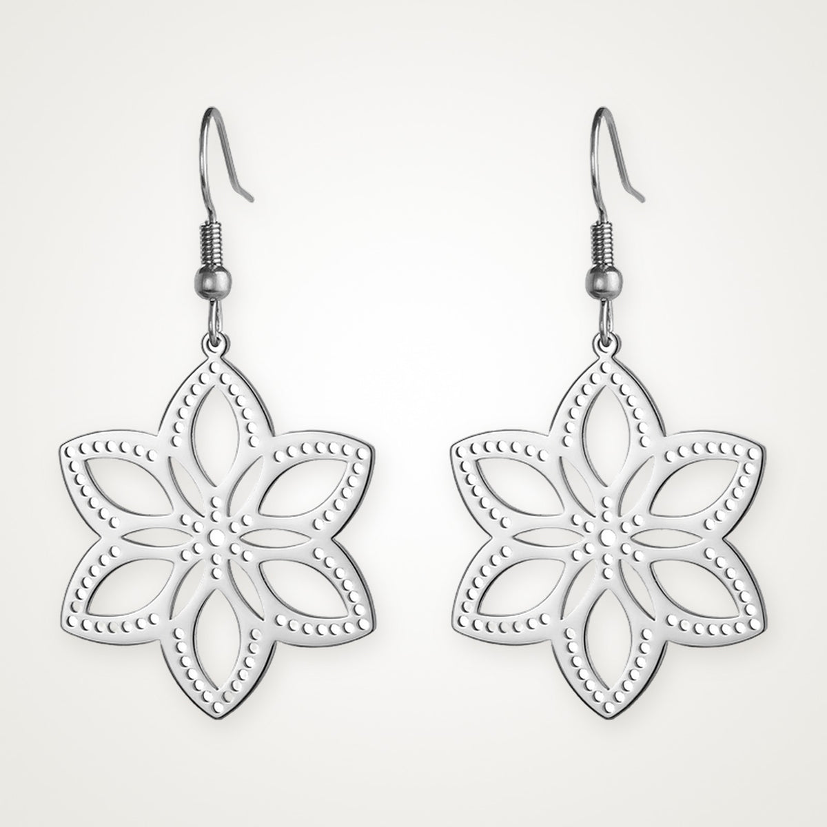 Aretes Flor de seis pétalos plateados