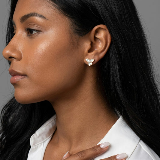 Aretes Flor Dorada Dulce con Perla
