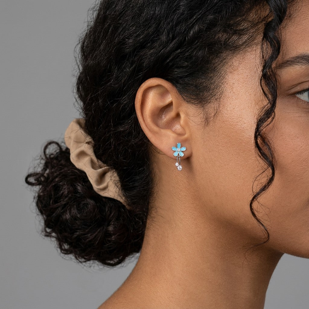 Aretes Flor Esmaltada Azul con Zirconias