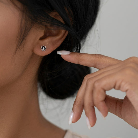 Aretes Flor Esmaltada con Rosca