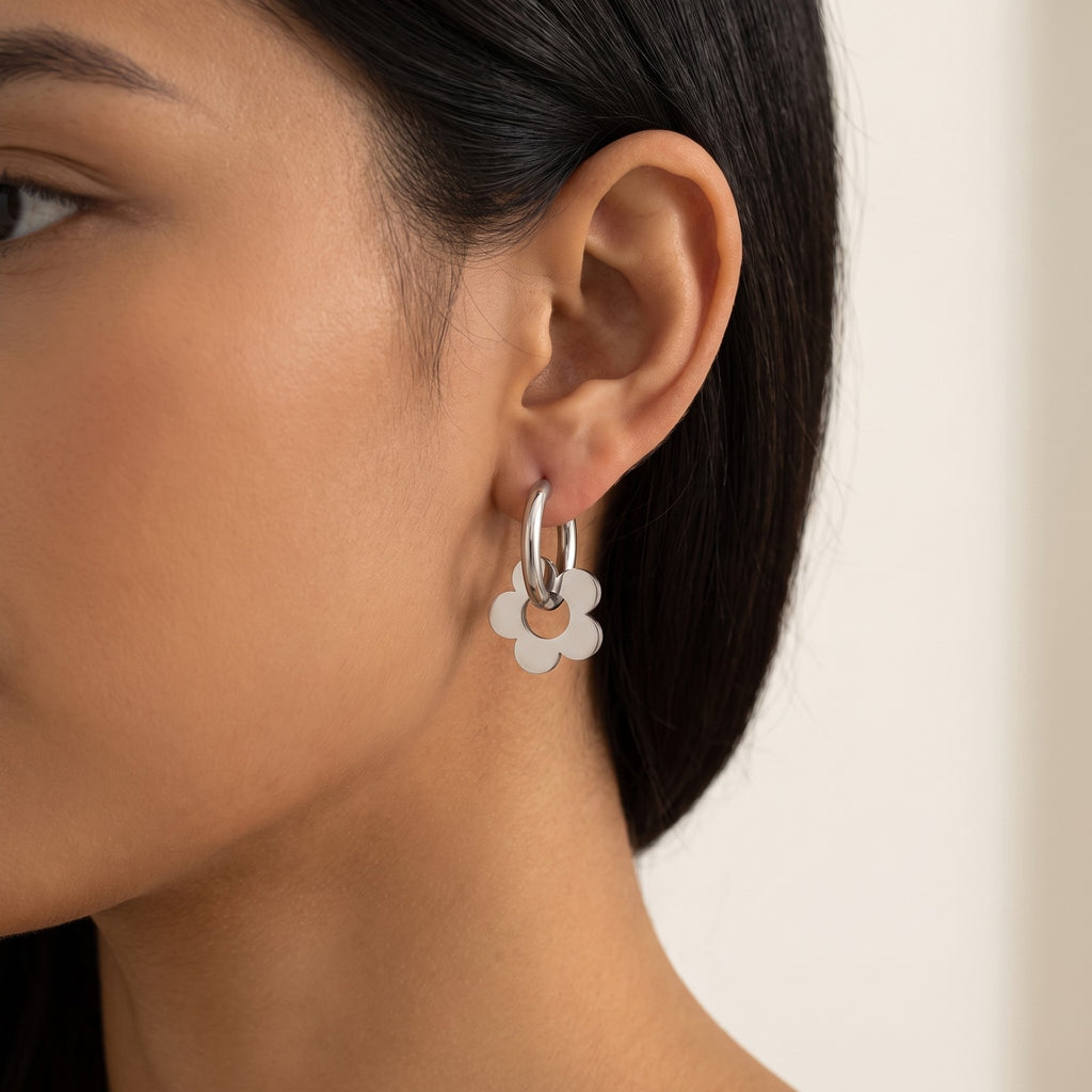 Aretes Flor plateados puestos