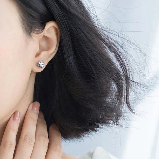 Aretes Forma de Rosa con Zirconias
