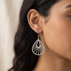 Aretes Gota de rayos plateados puestos
