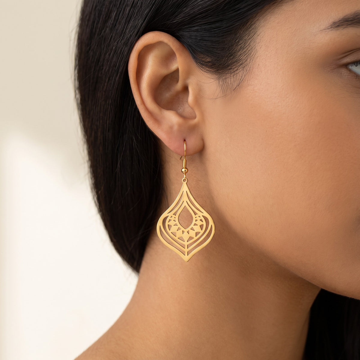 Aretes Gota en capas dorados puestos