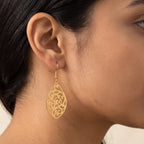 Aretes Hoja de filigrana dorados puestos