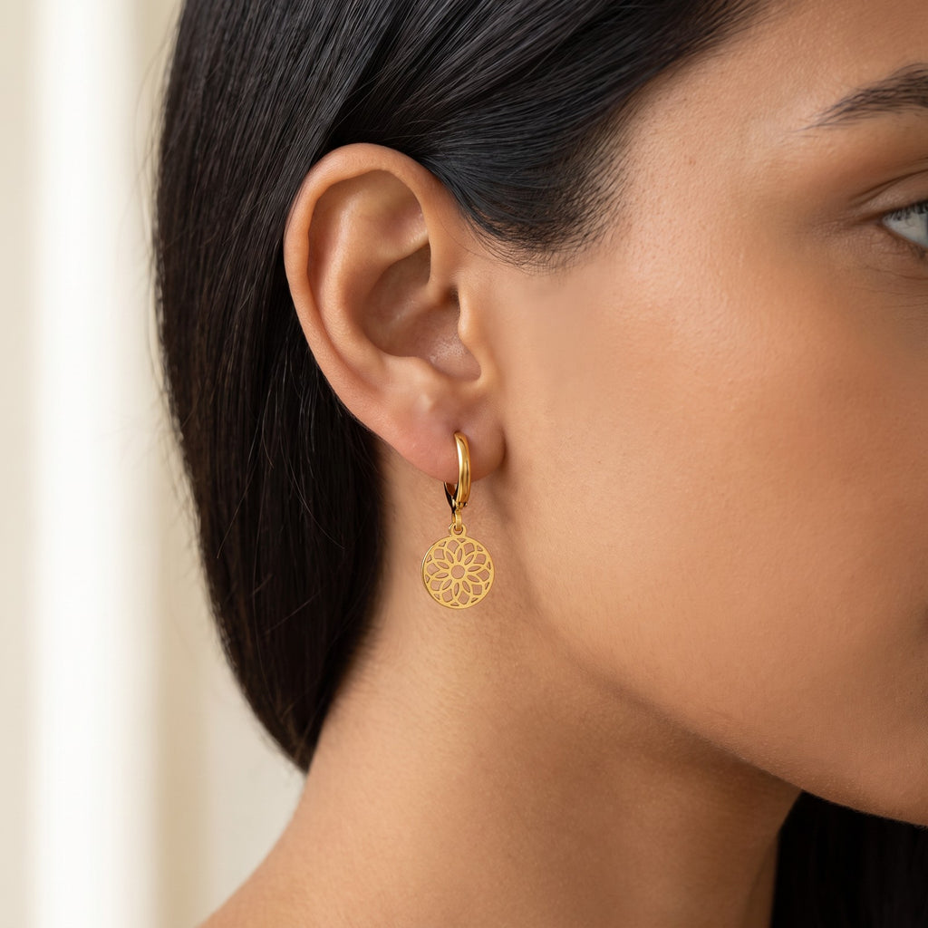 Aretes Mandala dorados puestos