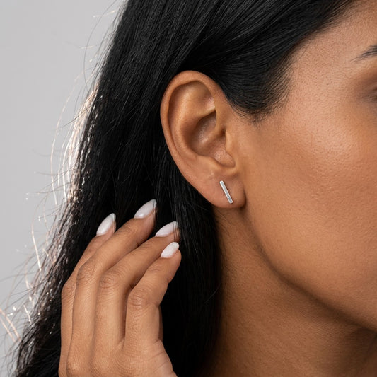 Aretes Mini Barrita con Cierre de Rosca