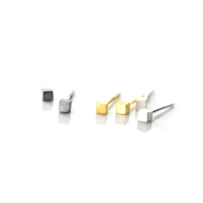 Aretes Mini Cuadrados Satinados