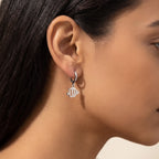 Aretes Pez tropical plateados puestos