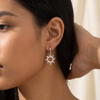 Aretes Sol tótem plateados puestos