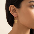 Aretes Tortuguita dorados puestos