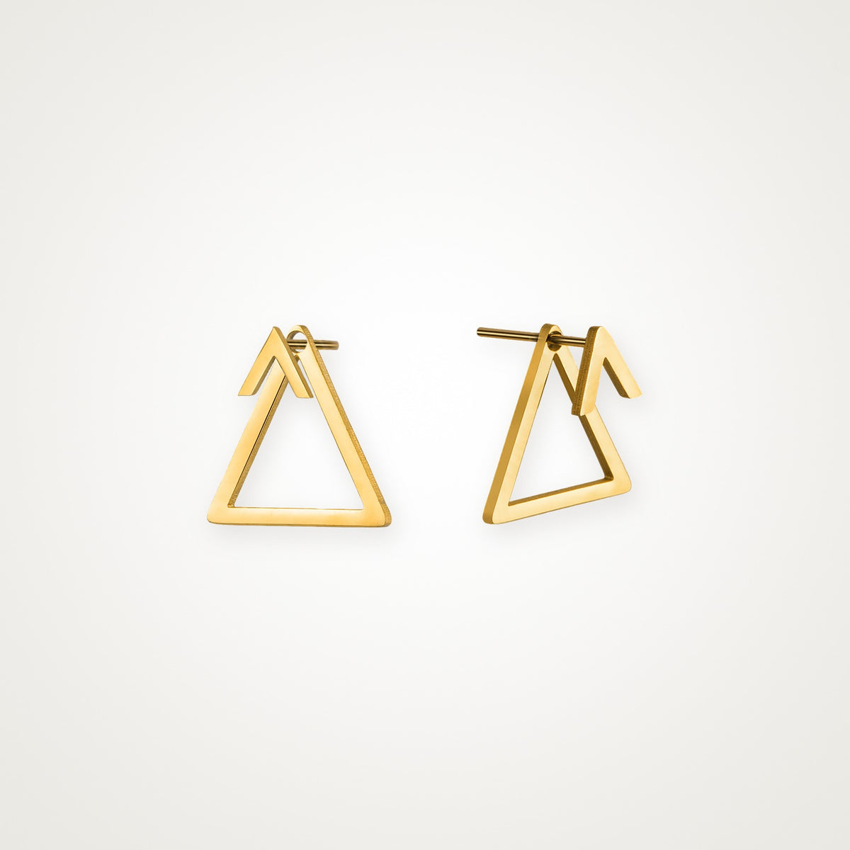Aretes Triángulo de alambre dorados