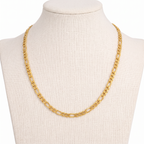 Collar Fígaro dorado para charms en exhibidor