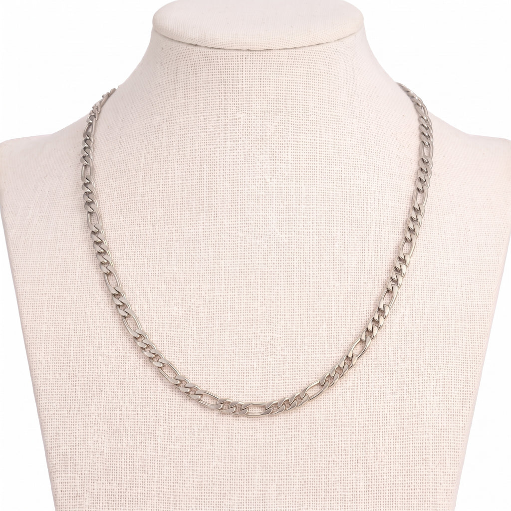 Collar Fígaro plateado para charms en exhibidor