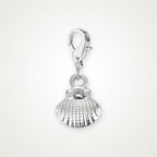 Charm Concha plateado con broche de langosta