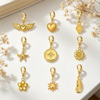 Charms dorados con broche de langosta
