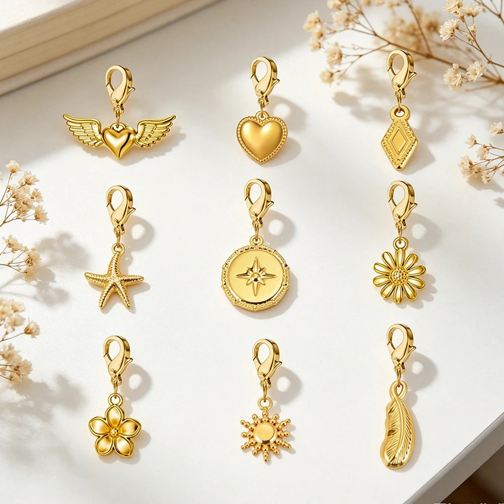 Charms dorados con broche de langosta