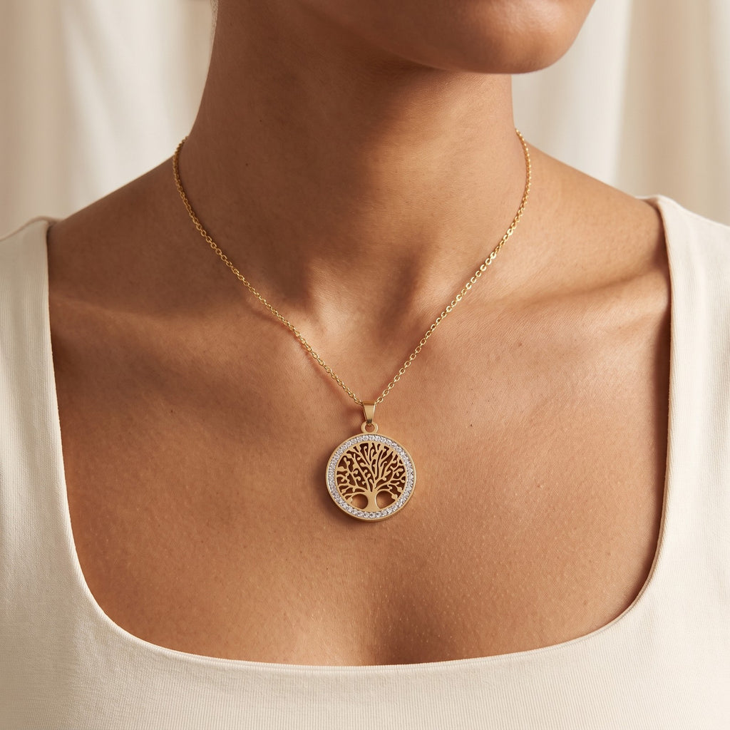 Collar Árbol de la vida con brillos dorado puesto