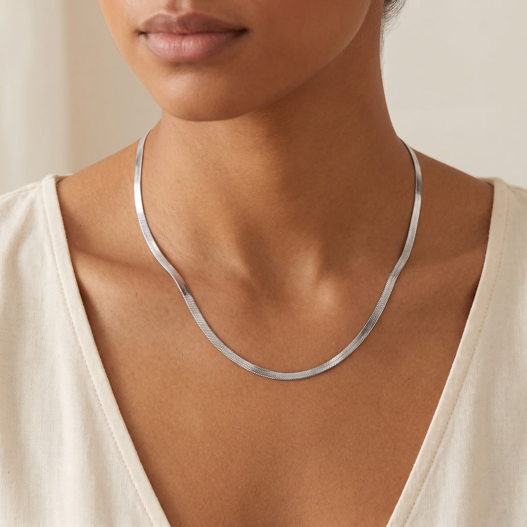 Collar Cadena serpiente plateado puesto