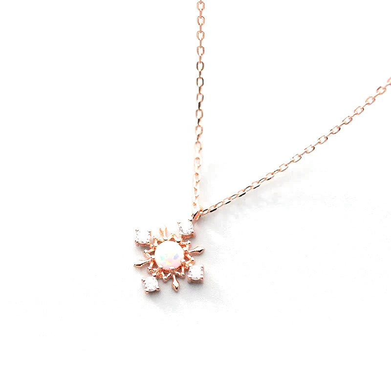 Collar Copo de Nieve con Piedras Brillantes