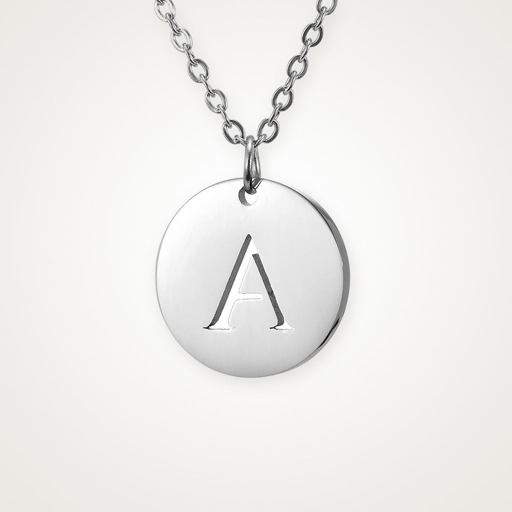 Collar Inicial en medalla plateado