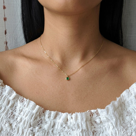 Collar Mini con Piedra Verde