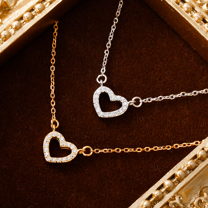 Collar Corto Corazón con Zirconias