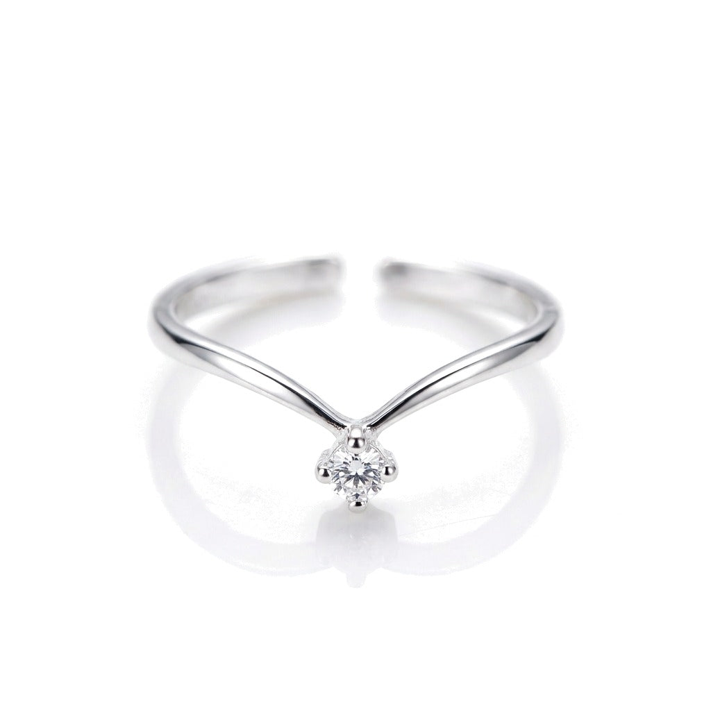 Anillo Abierto en V con Zirconias