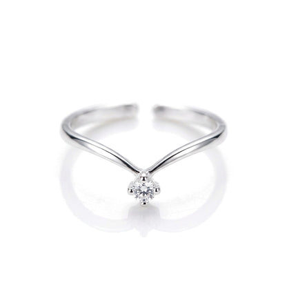 Anillo Abierto en V con Zirconias