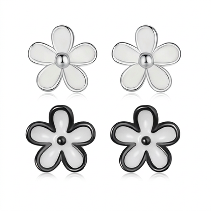 Aretes Flores en Blanco o Negro