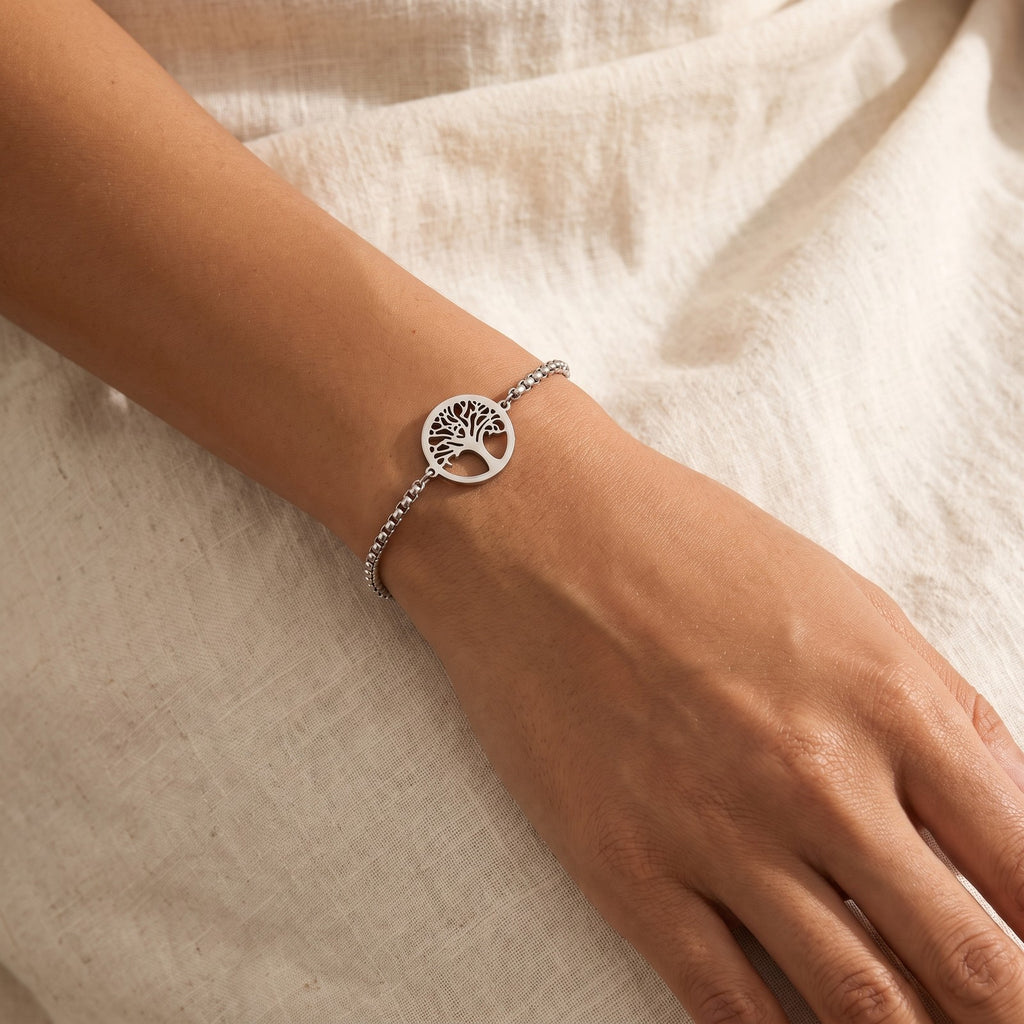 Pulsera Árbol de la vida veneciana plateada puesta