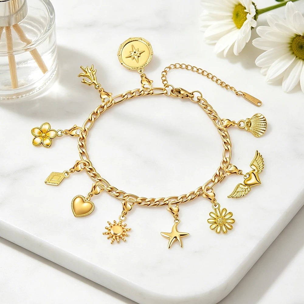 Pulsera Fígaro con charms dorados