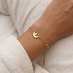 Pulsera Luna y estrella dorada puesta